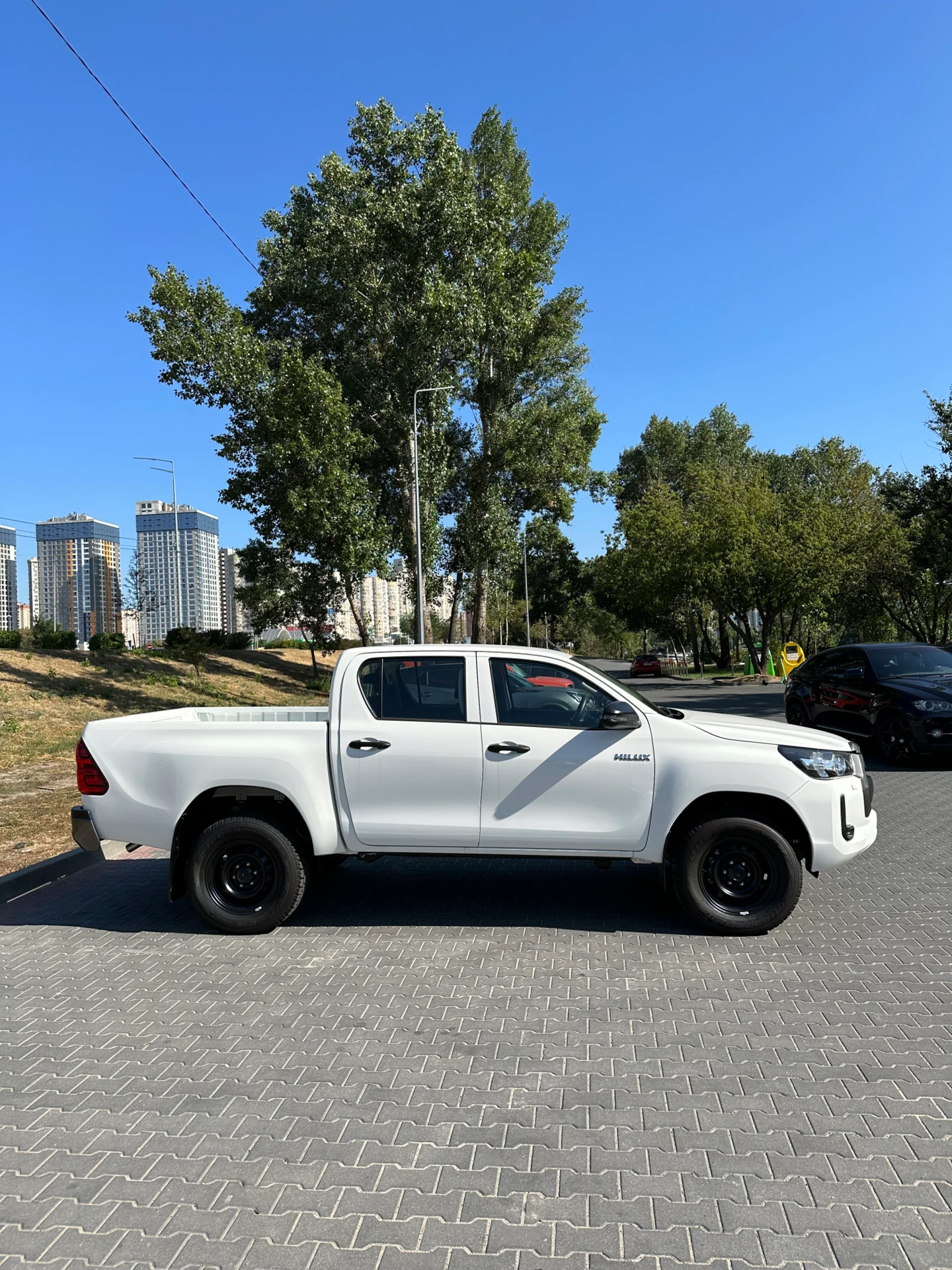 прокат Toyota Hilux фото 1