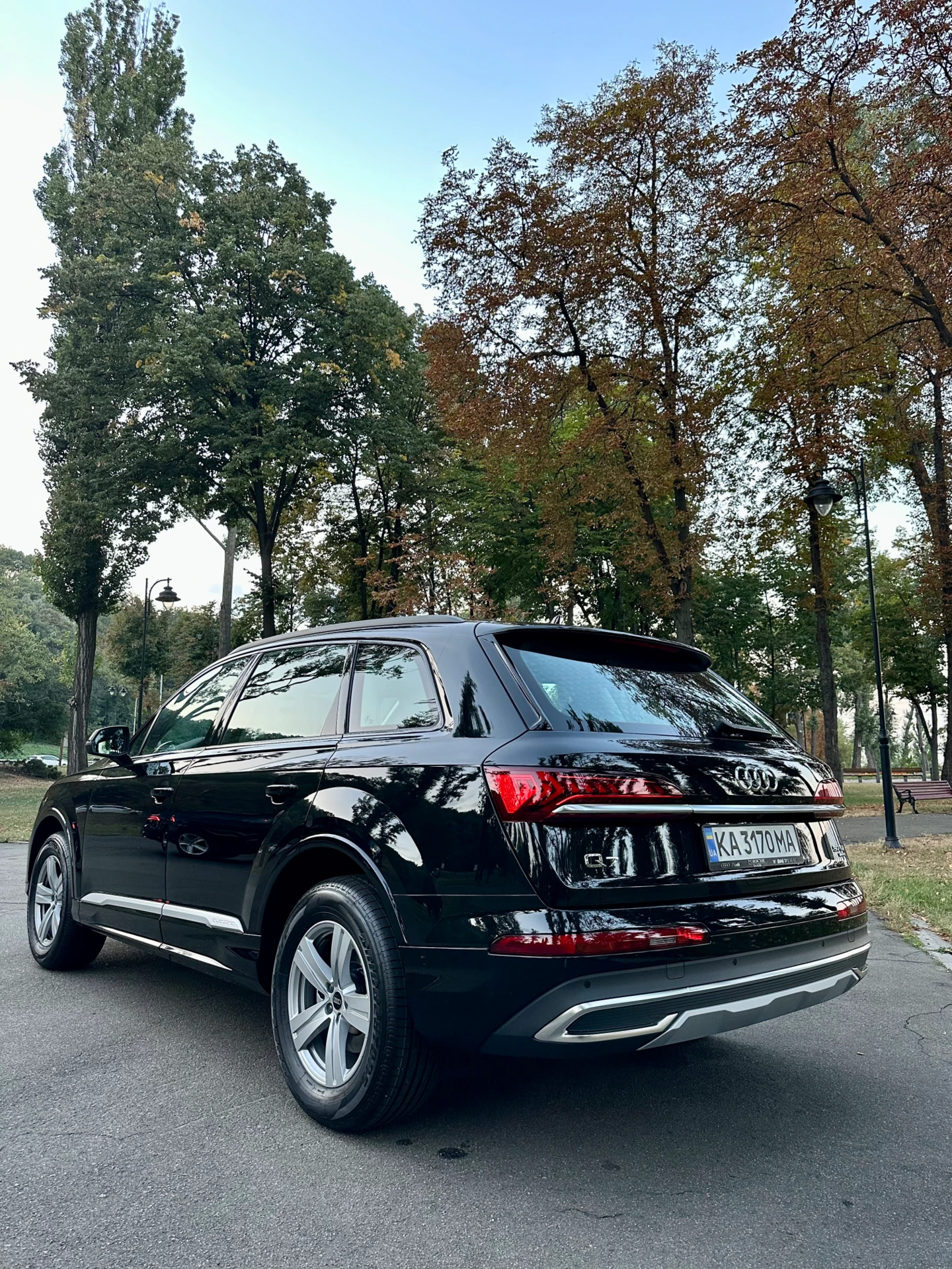 renting Audi Q7 image 3