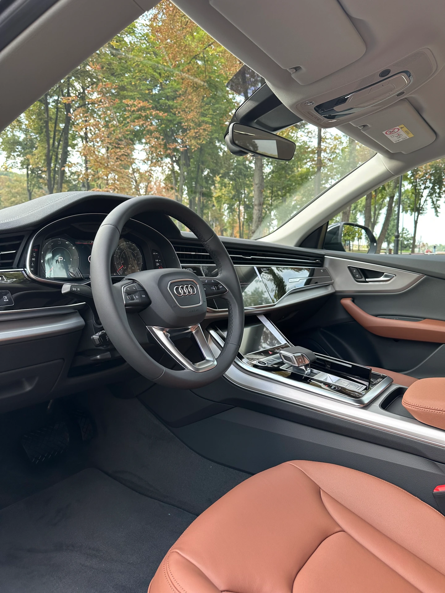 прокат Audi Q8 E-Tron фото 4