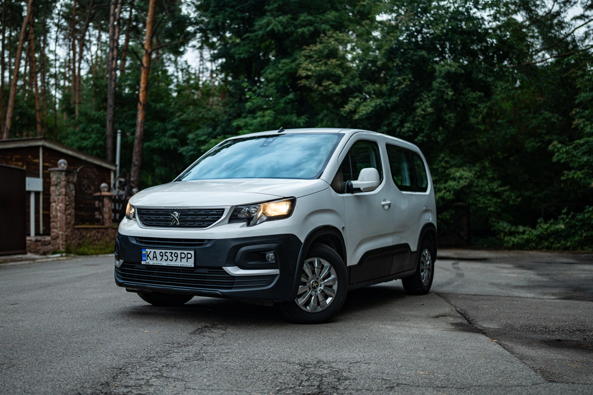 прокат Peugeot Rifter