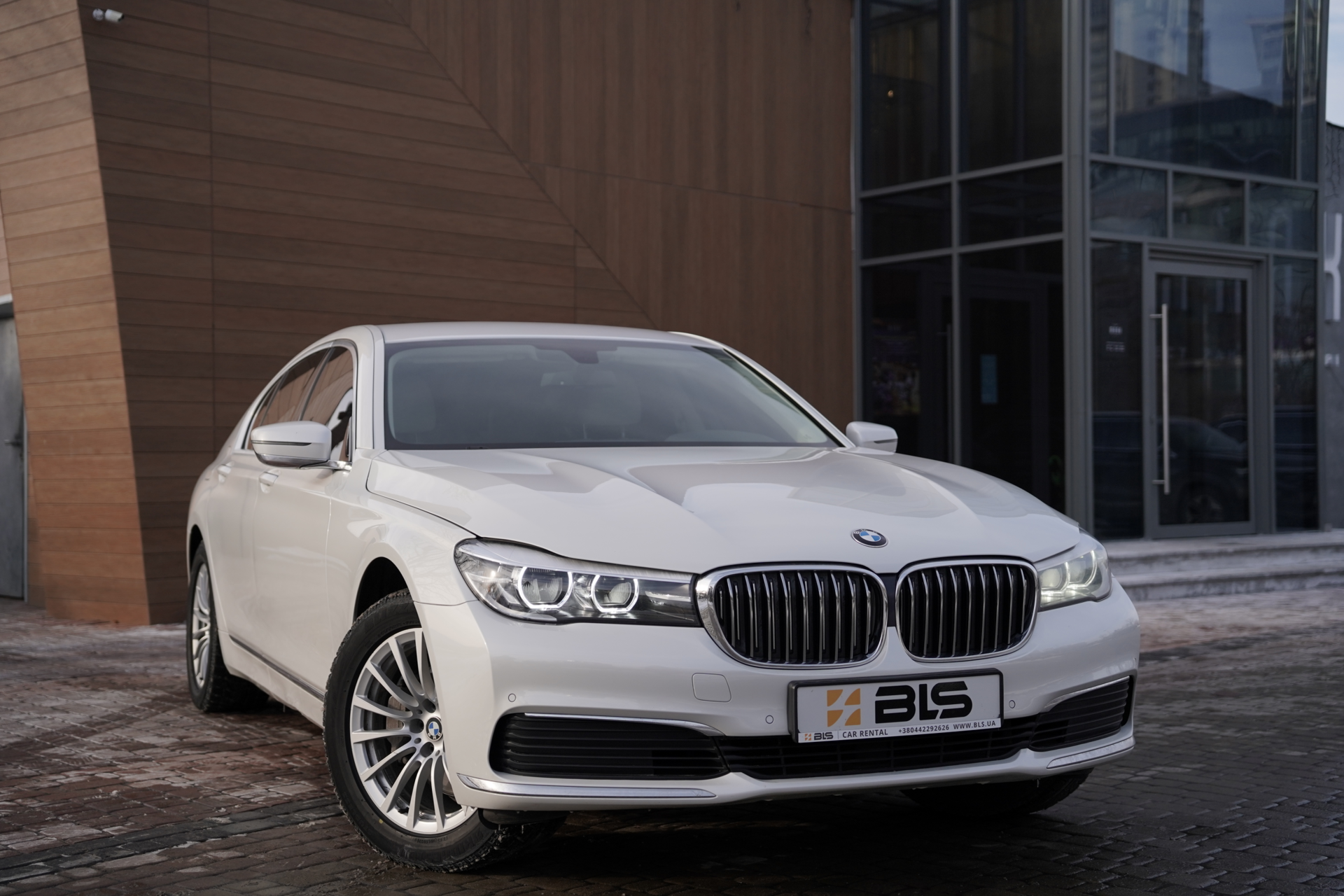 renting BMW 730I image 1