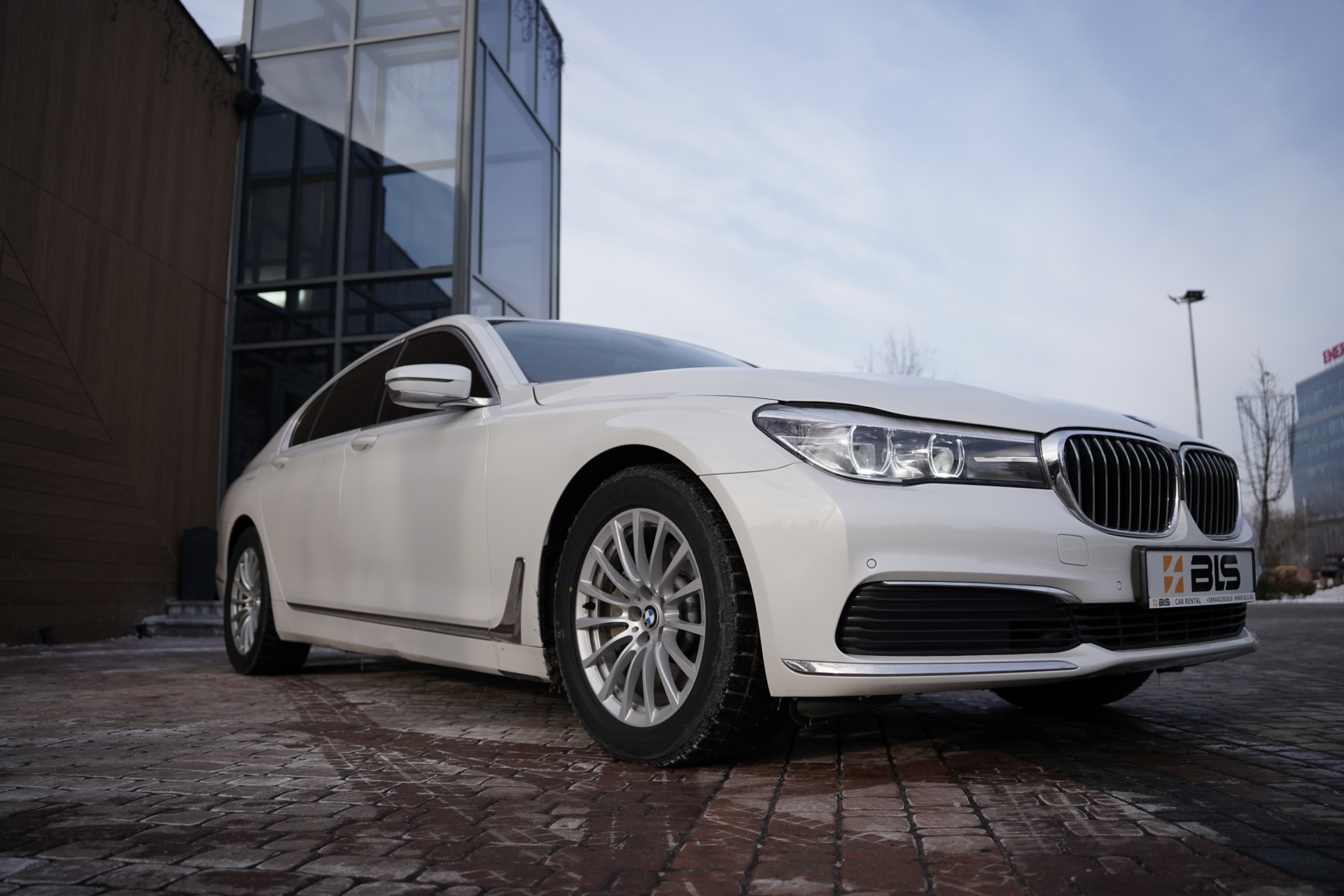 renting BMW 730I image 3
