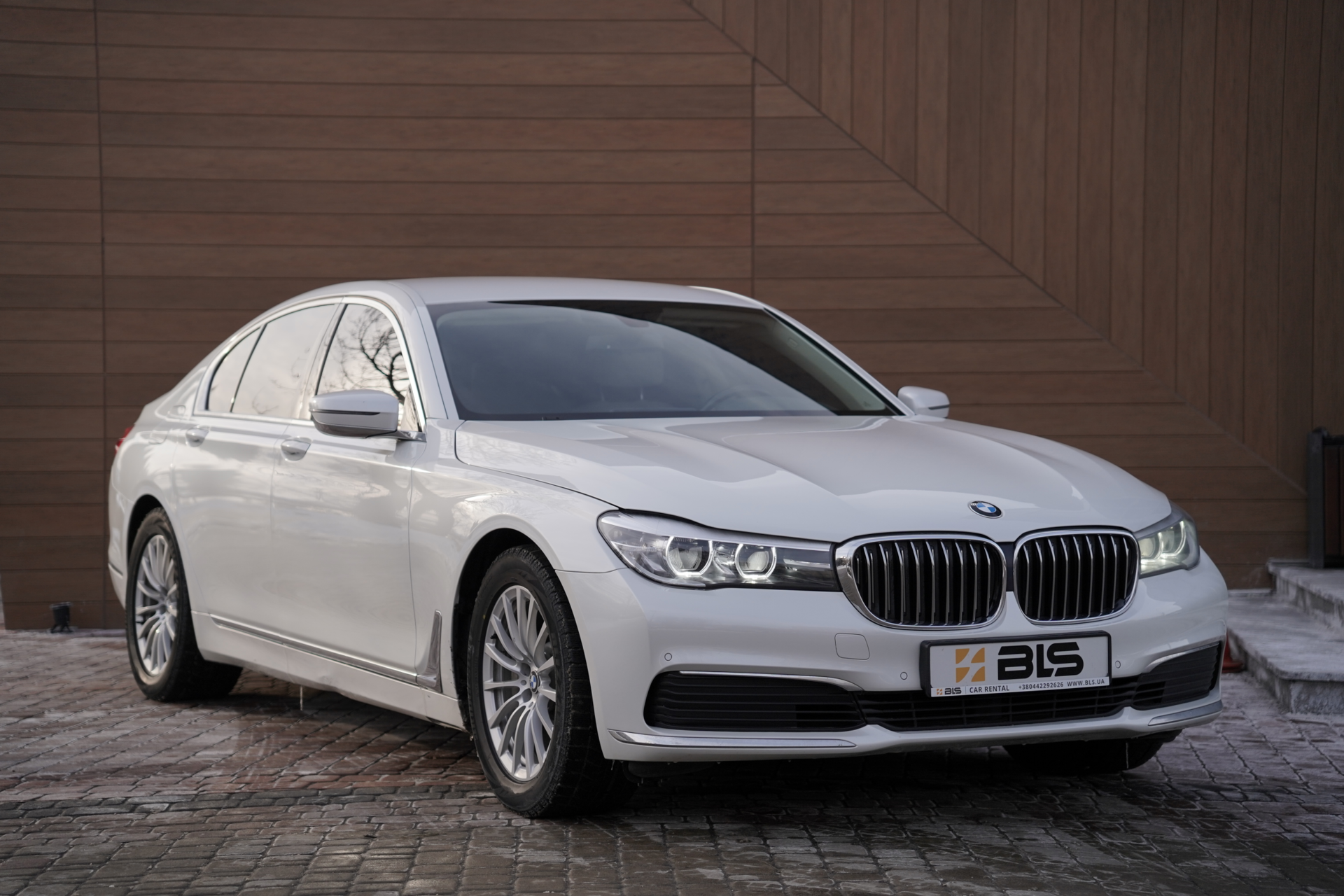 renting BMW 730I