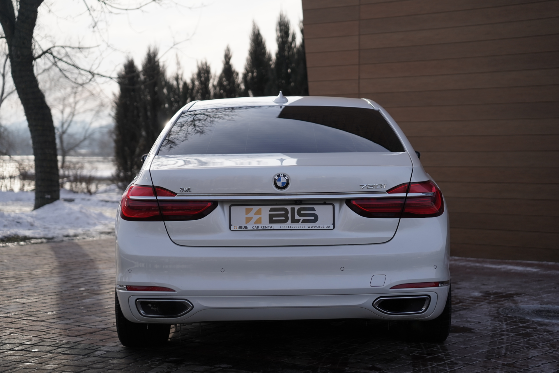 renting BMW 730I image 16