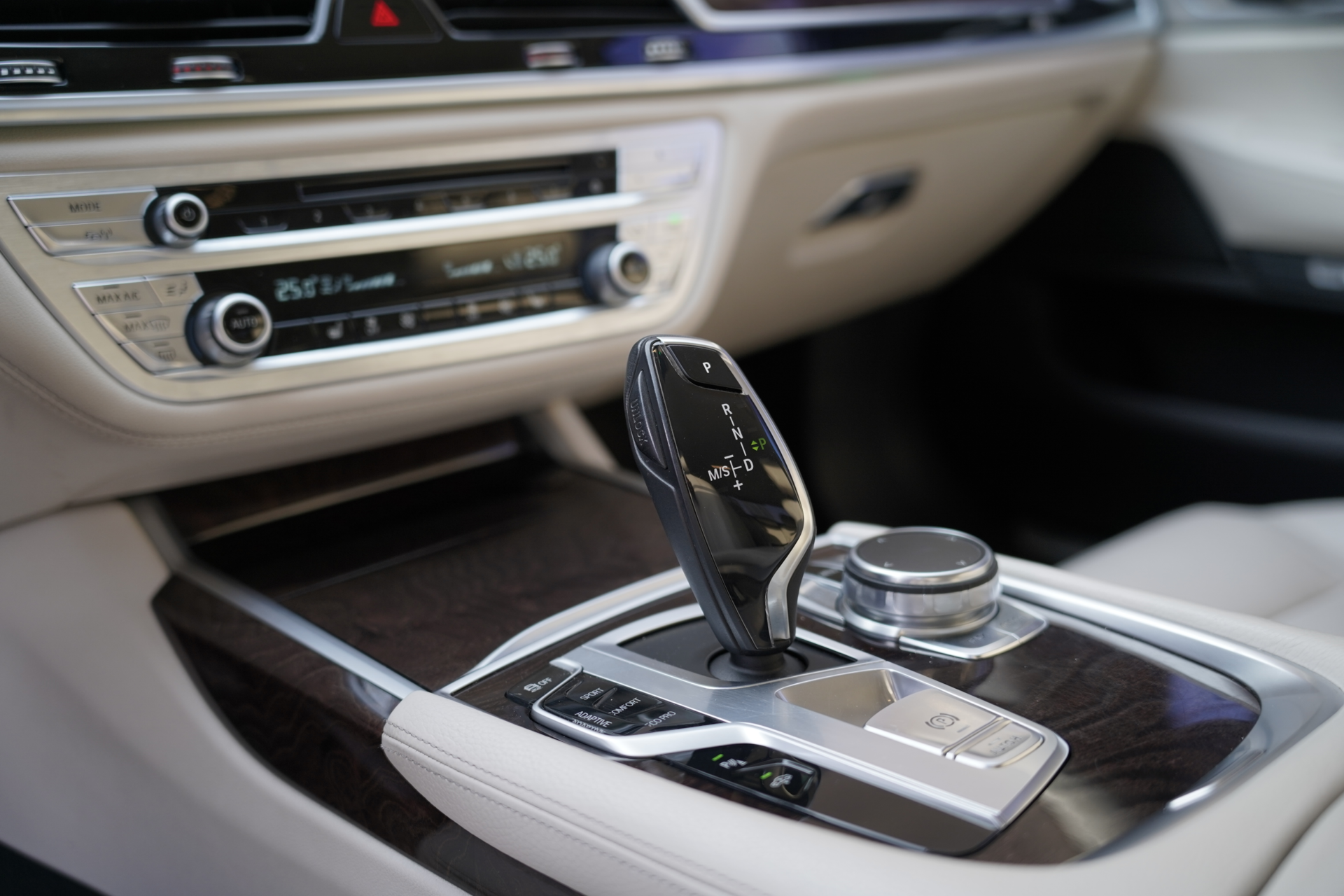 renting BMW 730I image 9