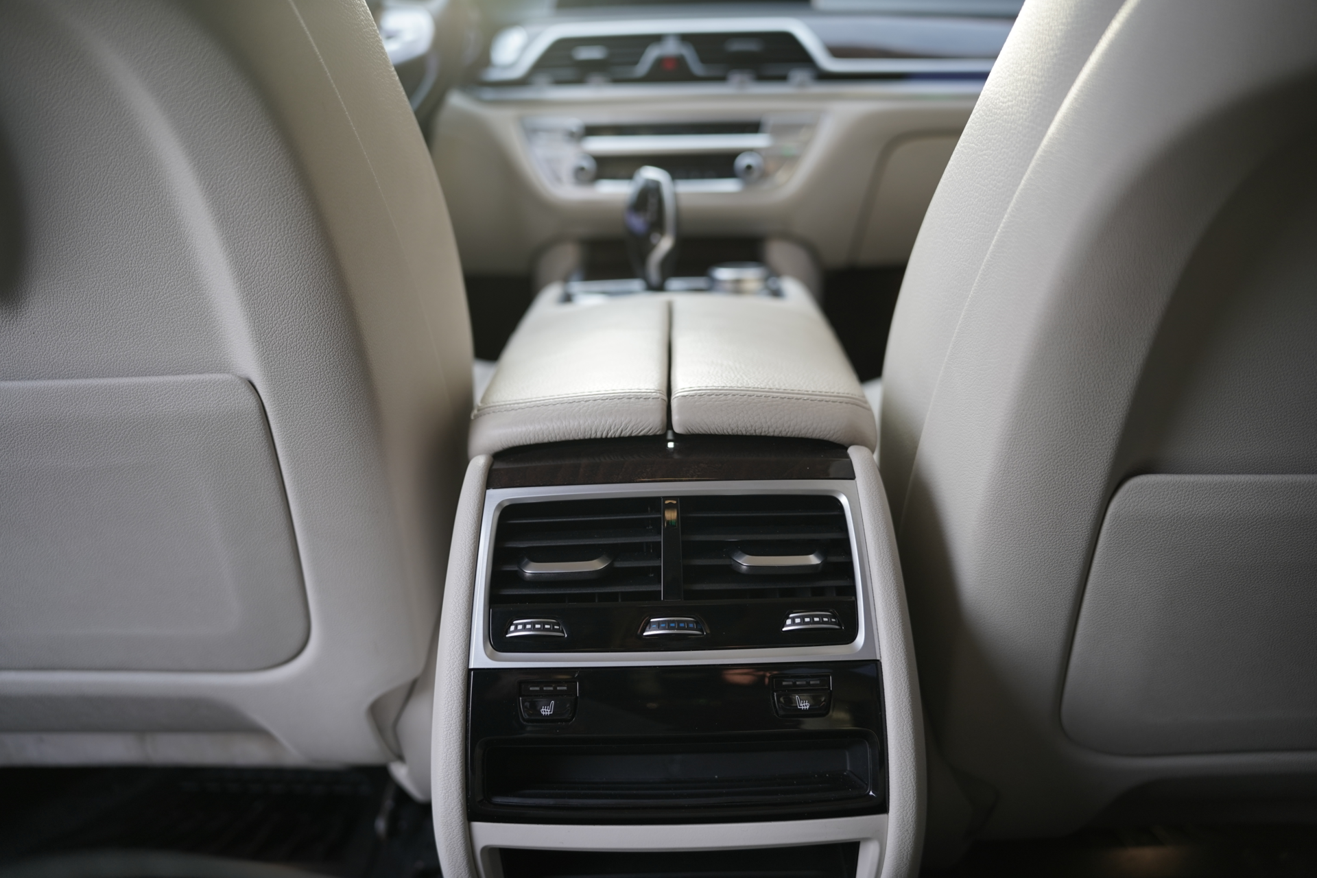 renting BMW 730I image 12
