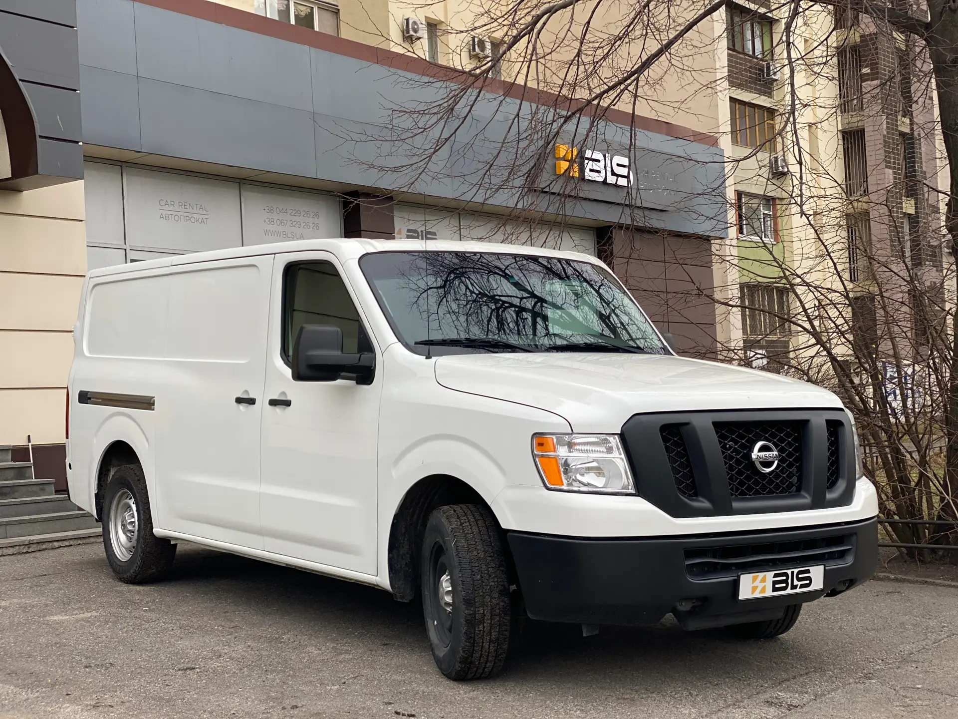 прокат Nissan NV1500