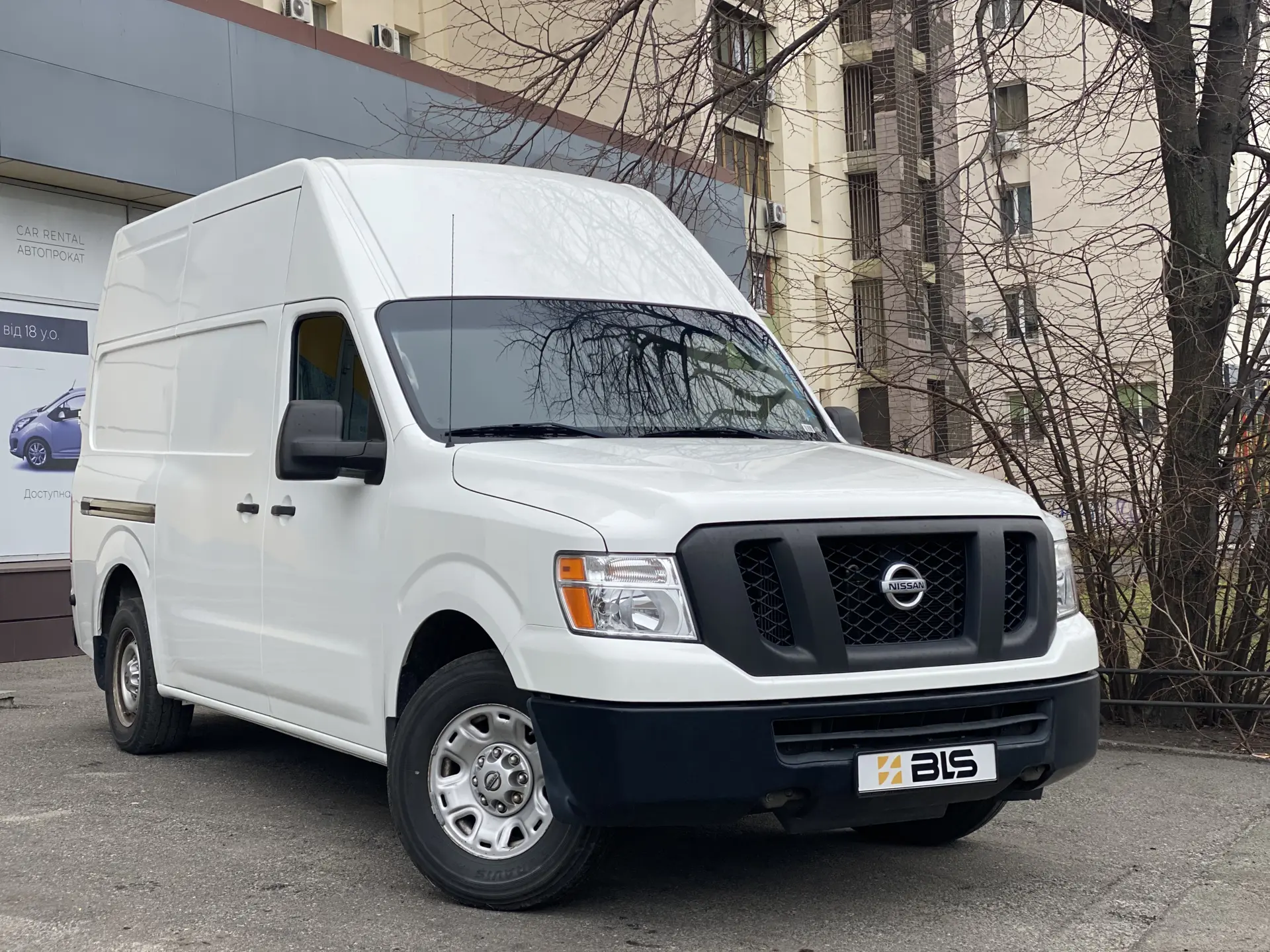 прокат Nissan NV2500