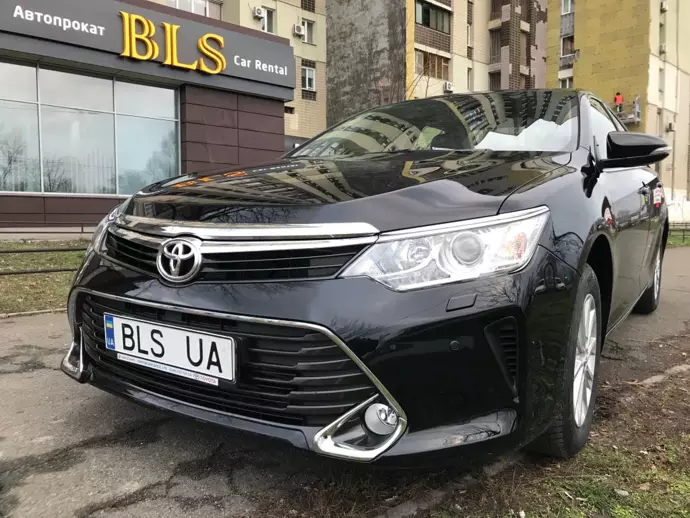 прокат Toyota Camry фото 1