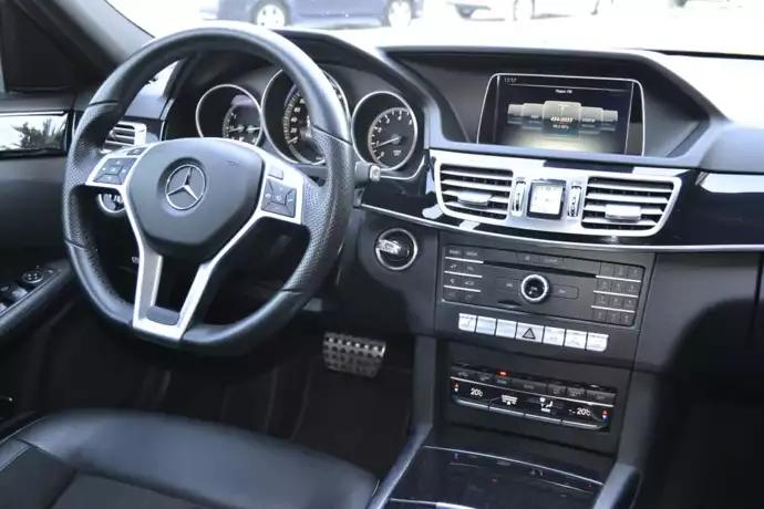 renting Mercedes E220 image 5