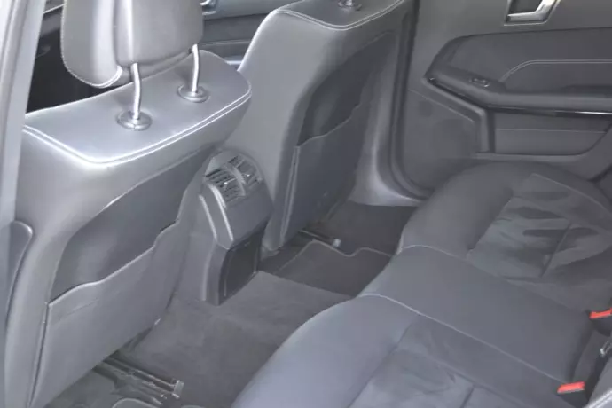 renting Mercedes E220 image 8