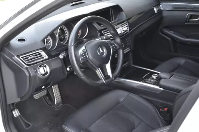 renting Mercedes E220 image 2