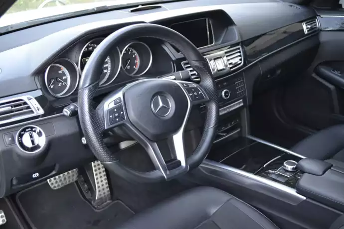 renting Mercedes E220 image 4