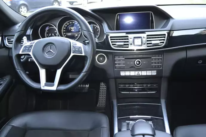 renting Mercedes E220 image 3