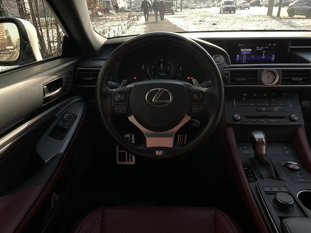 прокат Lexus RC200T фото 3
