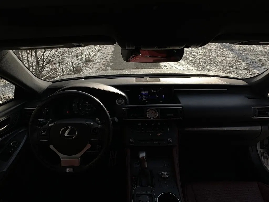 прокат Lexus RC200T фото 2