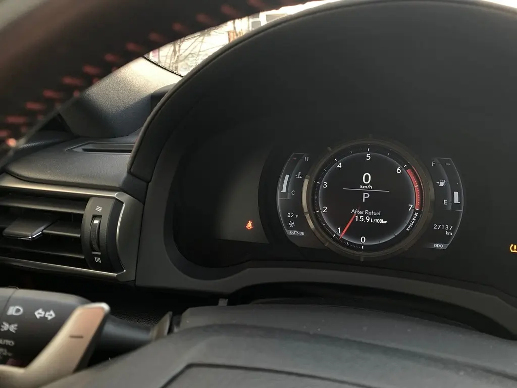 прокат Lexus RC200T фото 5