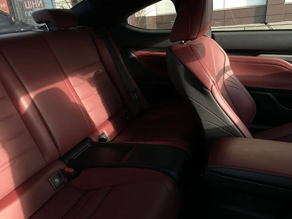прокат Lexus RC200T фото 7