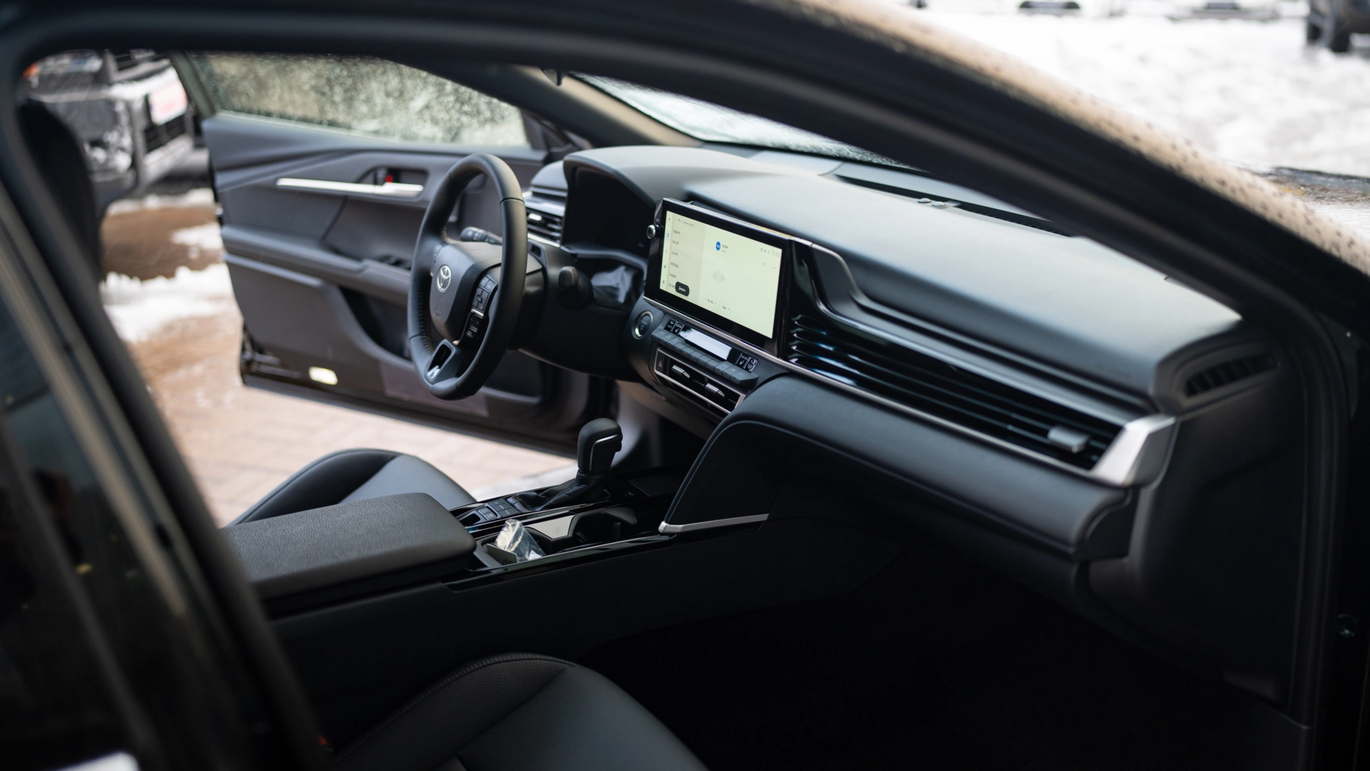 прокат Toyota Camry Hybrid NEW фото 12