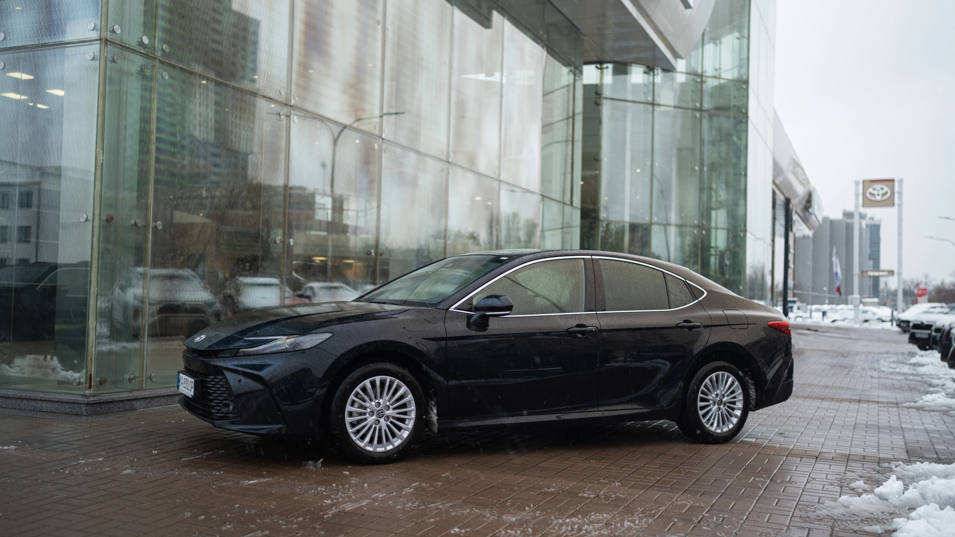 прокат Toyota Camry Hybrid NEW фото 3