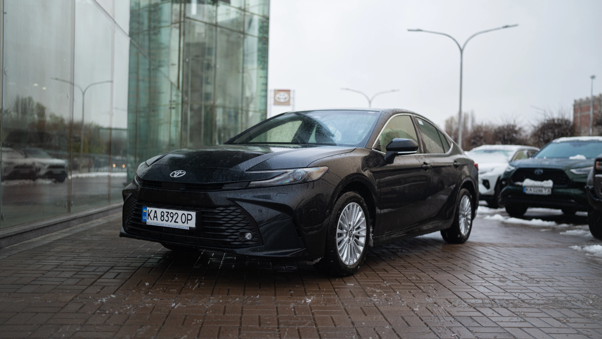 прокат Toyota Camry Hybrid NEW фото 1