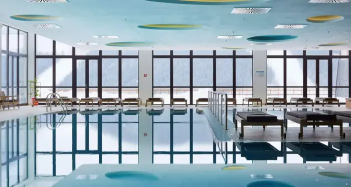 Крытый бассейн — Radisson Blu Resort Bukovel