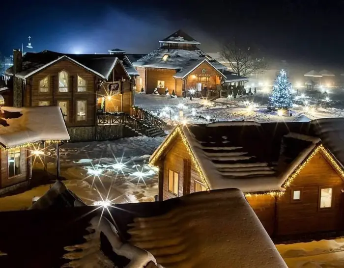 Зимний вид коттеджей — TAOR Karpaty Resort & Spa