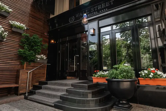 Wall Street Hotel, Одесса