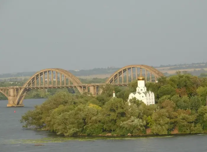 Набережная и Монастырский остров, Днепр